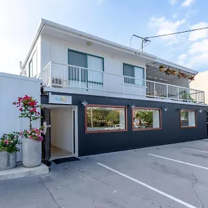 Surf Boutique Backpackers - Free Breakfast Hostel Gold Coast